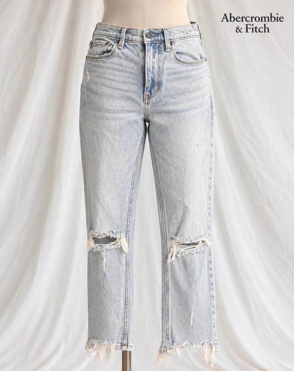 Abercrombie & Fitch A&F Mom Jeans 25 0S Light Wash Distressed Raw Hem